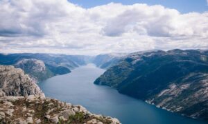 discommercified economic guide from disquantified